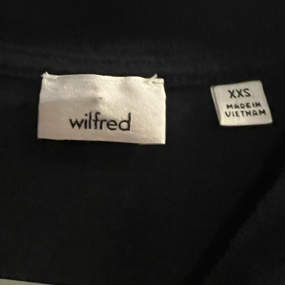 Aritzia Wilfred Cropped Long Sleeve with Cinched Bottom - Picture 4 of 4